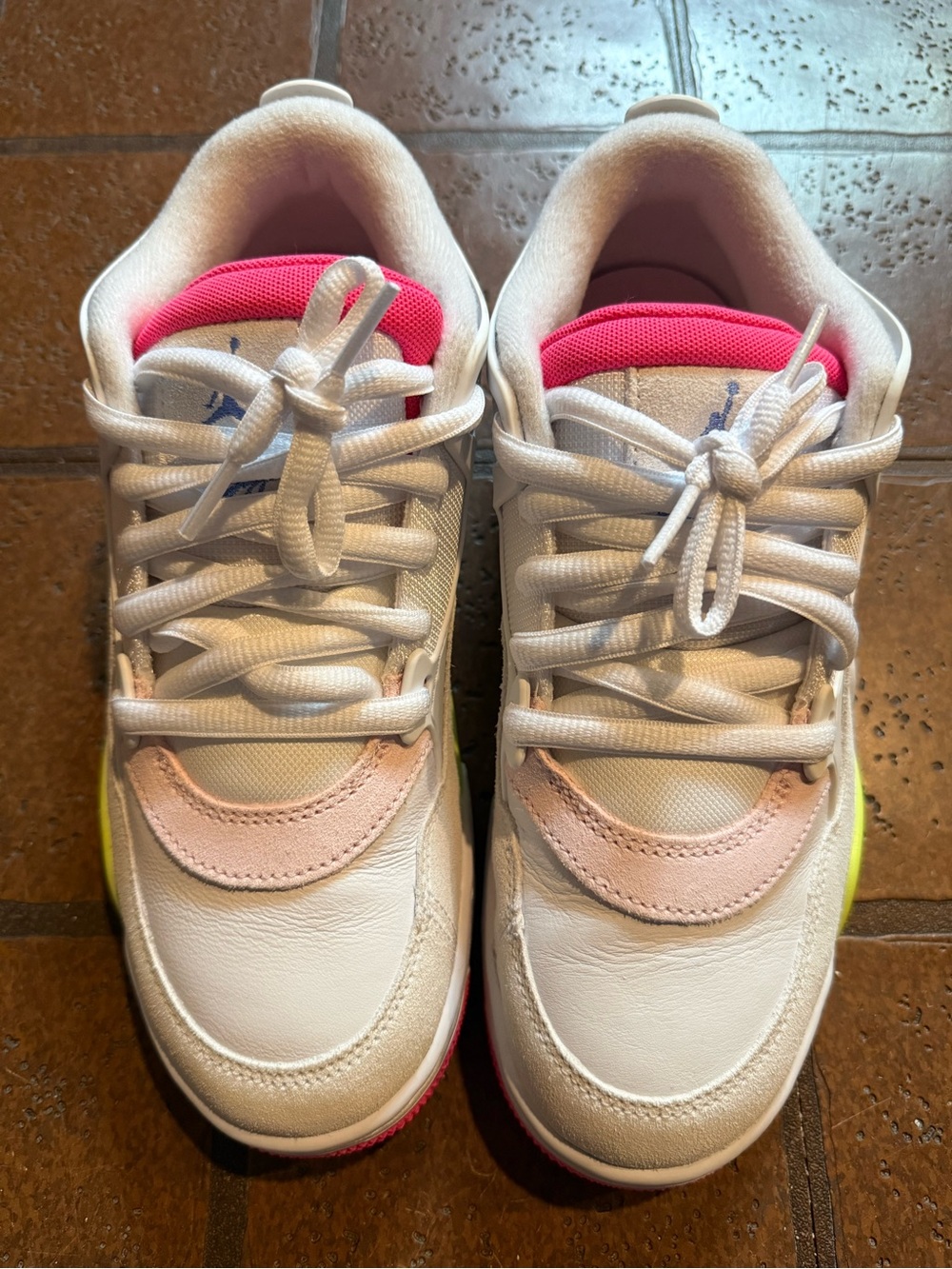Nike Air Jordan 4 RM BG. White/Hyper Pink-Pink
Foam. sz 7y Or 8.5w
